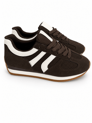 Sneaker in Braun und weißen Streifen