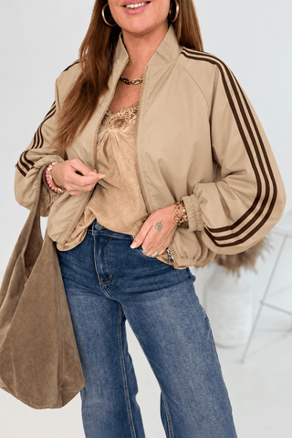 Bomberjacke in Beige mit gerafften Ärmelenden. Für Damen in Einheitsgröße 36-42 - Levelone GmbH & Co. KG - Levelone GmbH & Co. KG