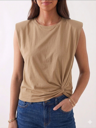 T-Shirt in Beige mit Raffung. Für Damen in Einheitsgröße 36-42 - Levelone GmbH & Co. KG