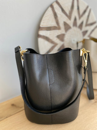Leder Beuteltasche 2509166 - 69 - Levelone GmbH & Co. KG