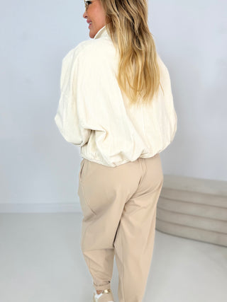 Beige farbene Cordjacke