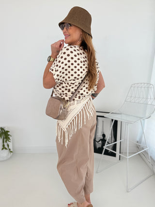 T-Shirt in Beige-Braun mit Punkte hinten mit Wickeldetail