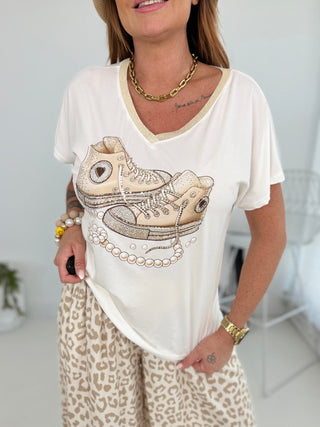 T-Shirt in Weiss mit Print und glänzenden Strasssteinen